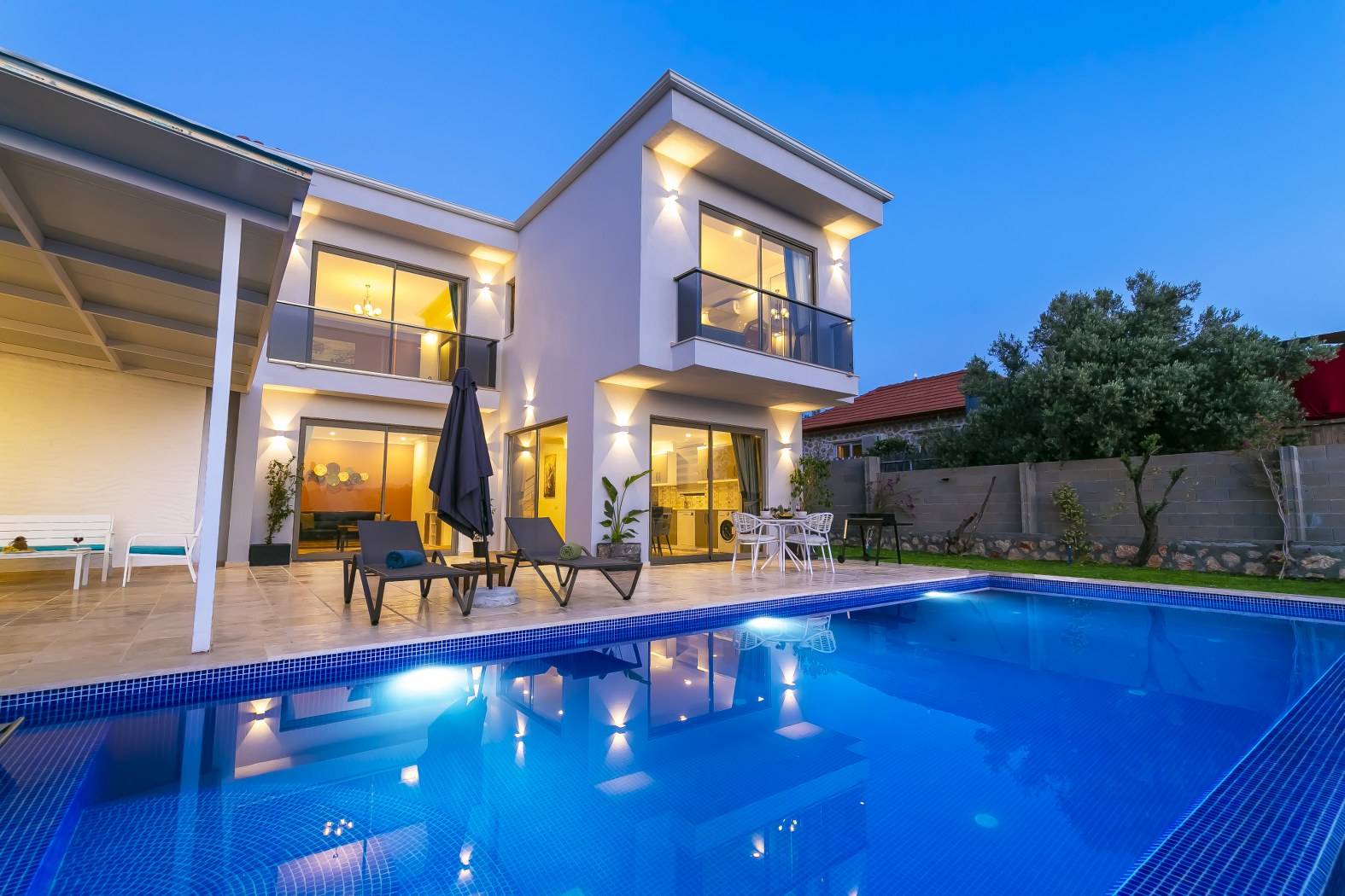 Kalkan Üzümlü'de Doğa İçerisinde, Özel Havuzlu, Modern Villa