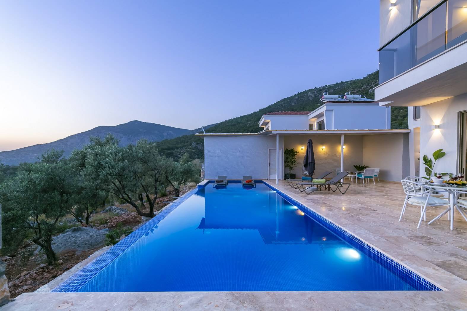 Kalkan Üzümlü'de Doğa İçerisinde, Özel Havuzlu, Modern Villa