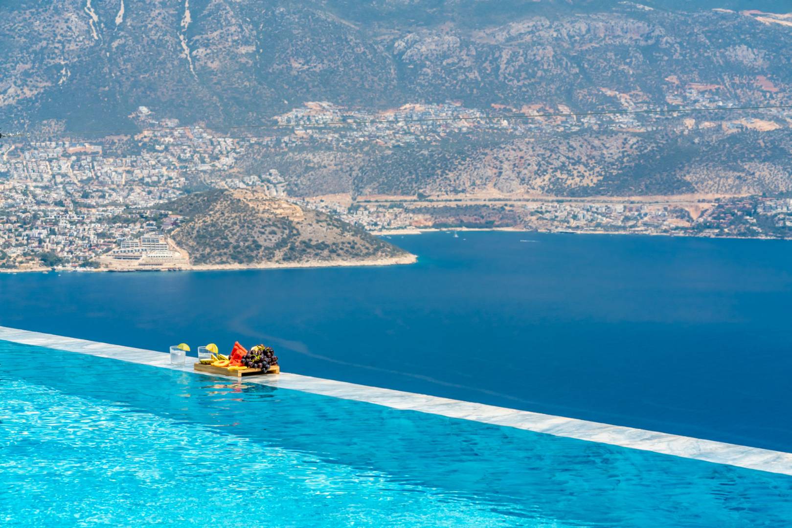 Kalkan Yeşilköy'de Muhteşem Deniz Manzaralı, Özel Havuzlu, 3+1, Lüks Kiralık Villa