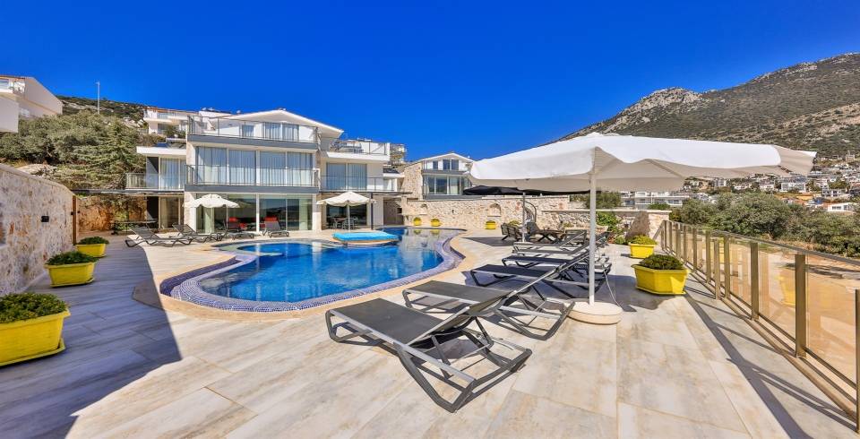 Kalkan'da Kalabalık Ailelere Uygun, Özel Havuzlu, Modern Villa