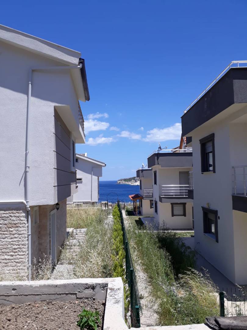 İzmir Karaburun'da Kalabalık Aileler İçin Uygun, Denize Yakın Konumda, Dubleks Villa