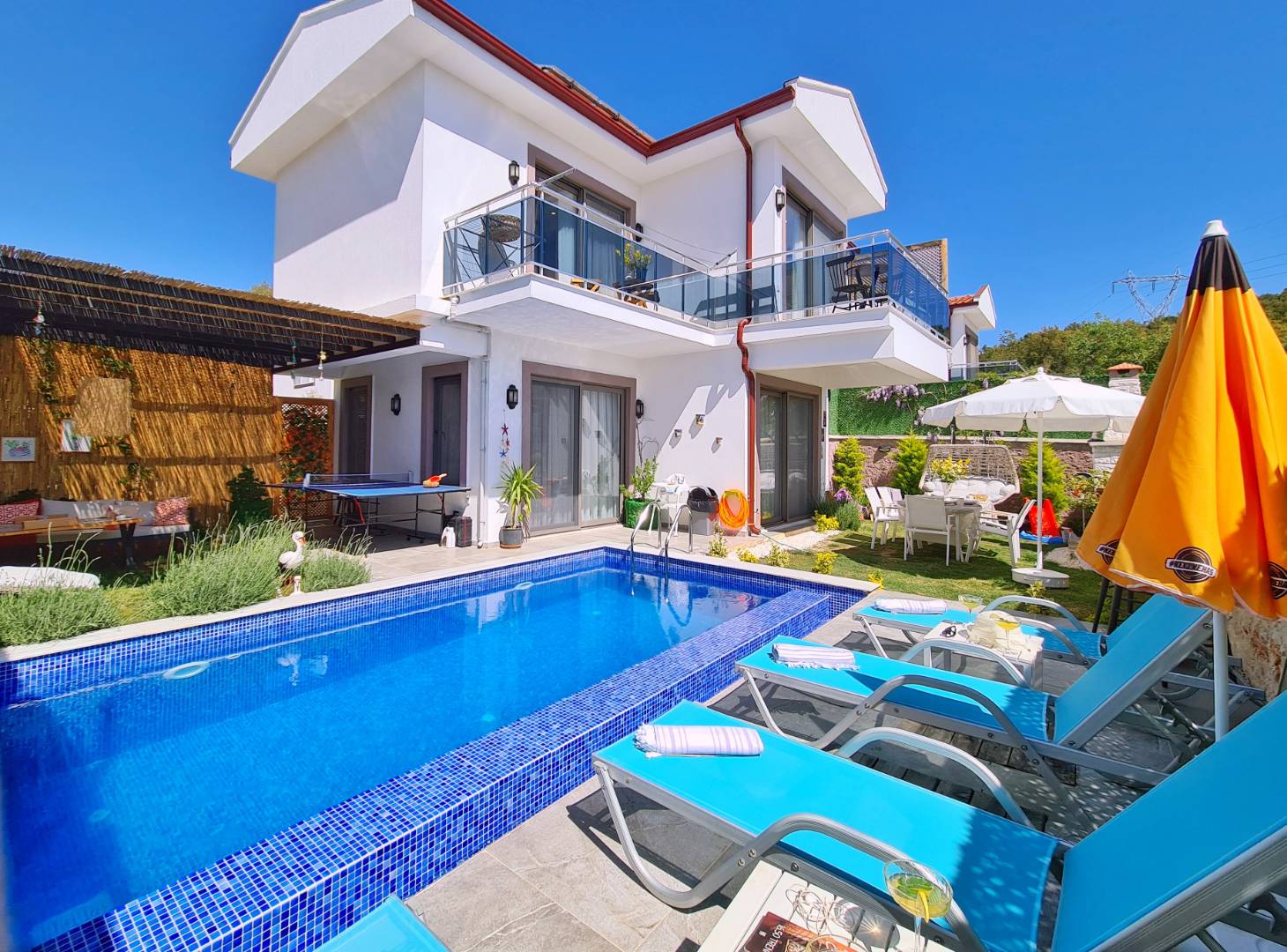 Kaş Ağullu'da Sakin Konumda, Özel Havuzlu, Modern Tasarımlı Villa 