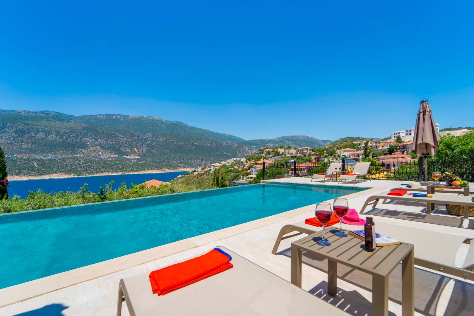 Kaş Andifli'de Denize Sıfır, Özel Havuzlu, Geniş Villa