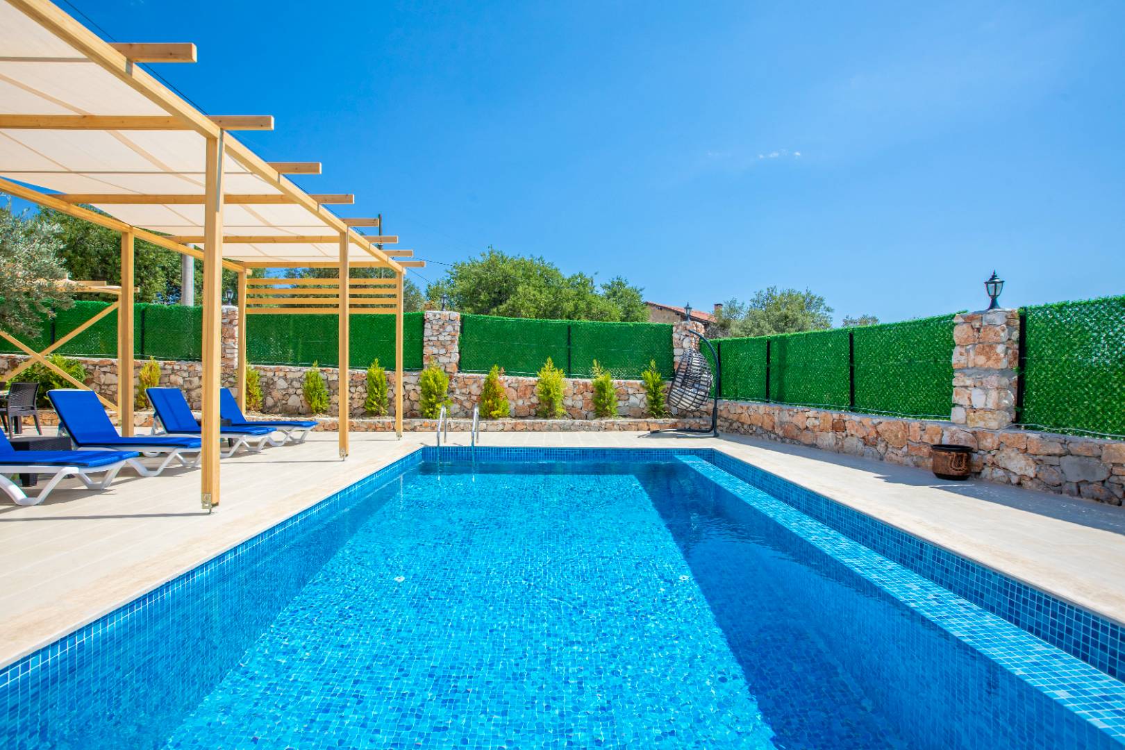 Kaş Bayındır'da Geniş Alan İçerisinde, Özel Havuzlu, Jakuzili, Kiralık Villa 