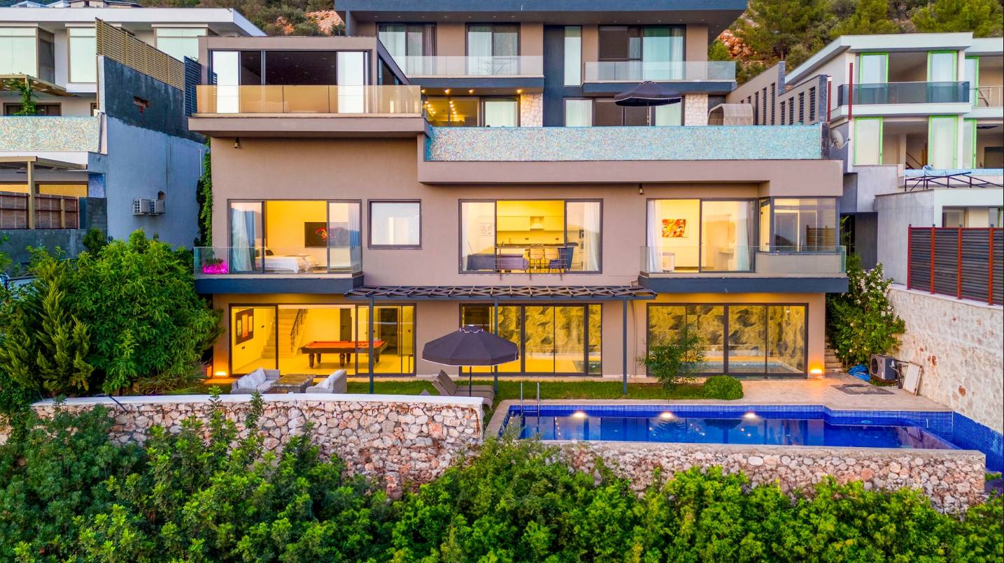 Kaş Bezirgan'da Deniz Manzaralı, Özel Havuzlu, Jakuzili, Lüks Villa
