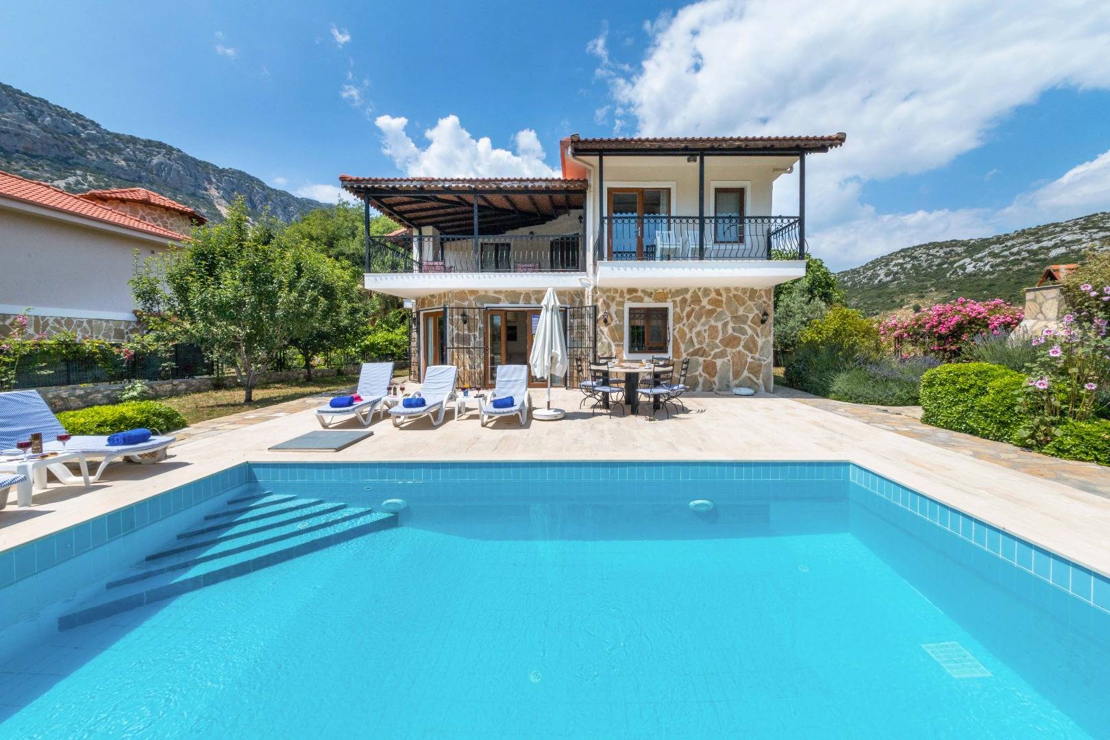 Kaş Bezirgan'da Enfes Doğanın Ortasında, Özel Havuzlu, Kiralık Villa
