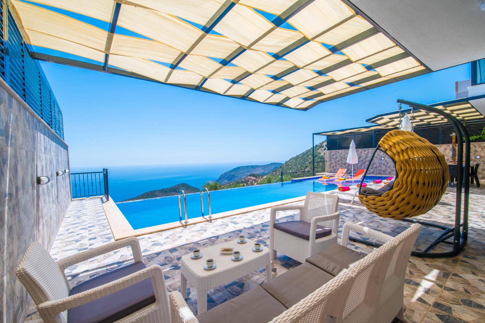 Kaş Bezirgan'da Muhteşem Deniz Manzaralı, Özel Havuzlu, Kiralık Villa