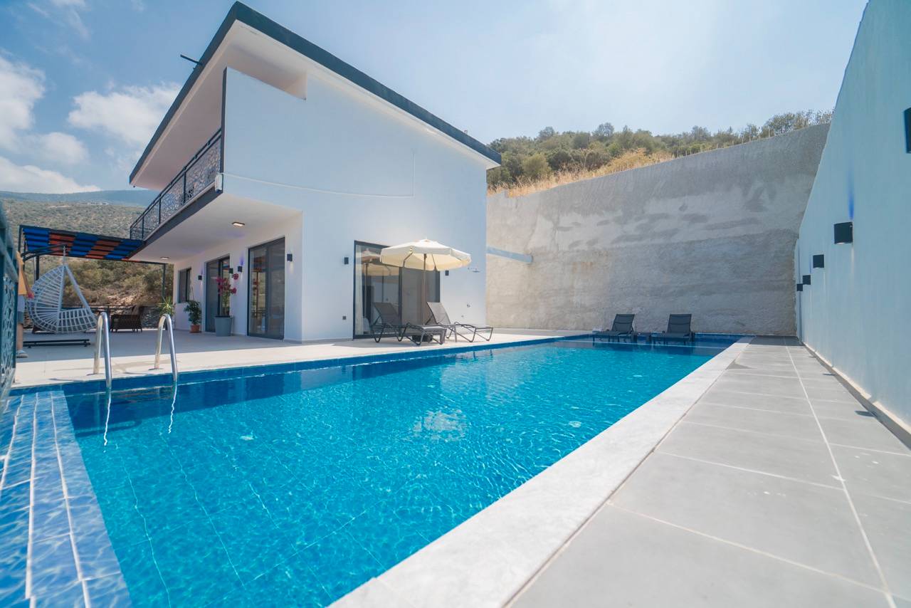 Kaş Çavdır'da Nezih Konumda, Özel Havuzlu, 3+1, Modern Villa 
