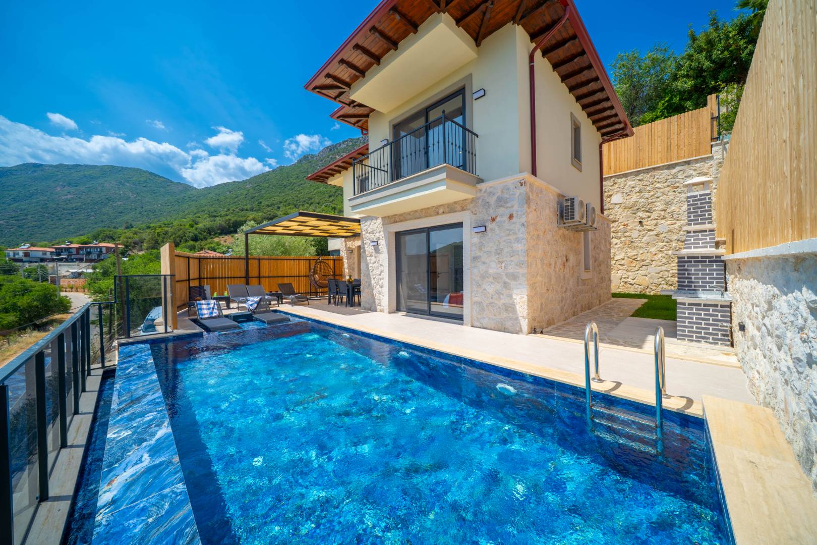 Kaş Çukurbağ'da Huzurlu Doğada, Özel Havuzlu, Jakuzili Villa