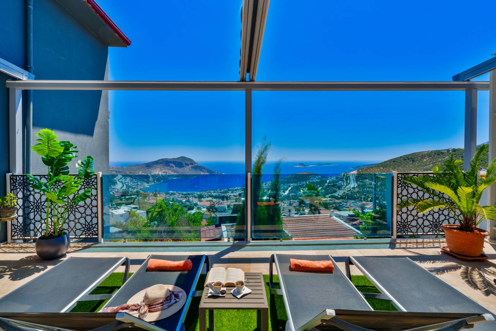 Kaş İslamlar'da Göz Alıcı Deniz Manzaralı, Özel Havuzlu, Balayı Villa