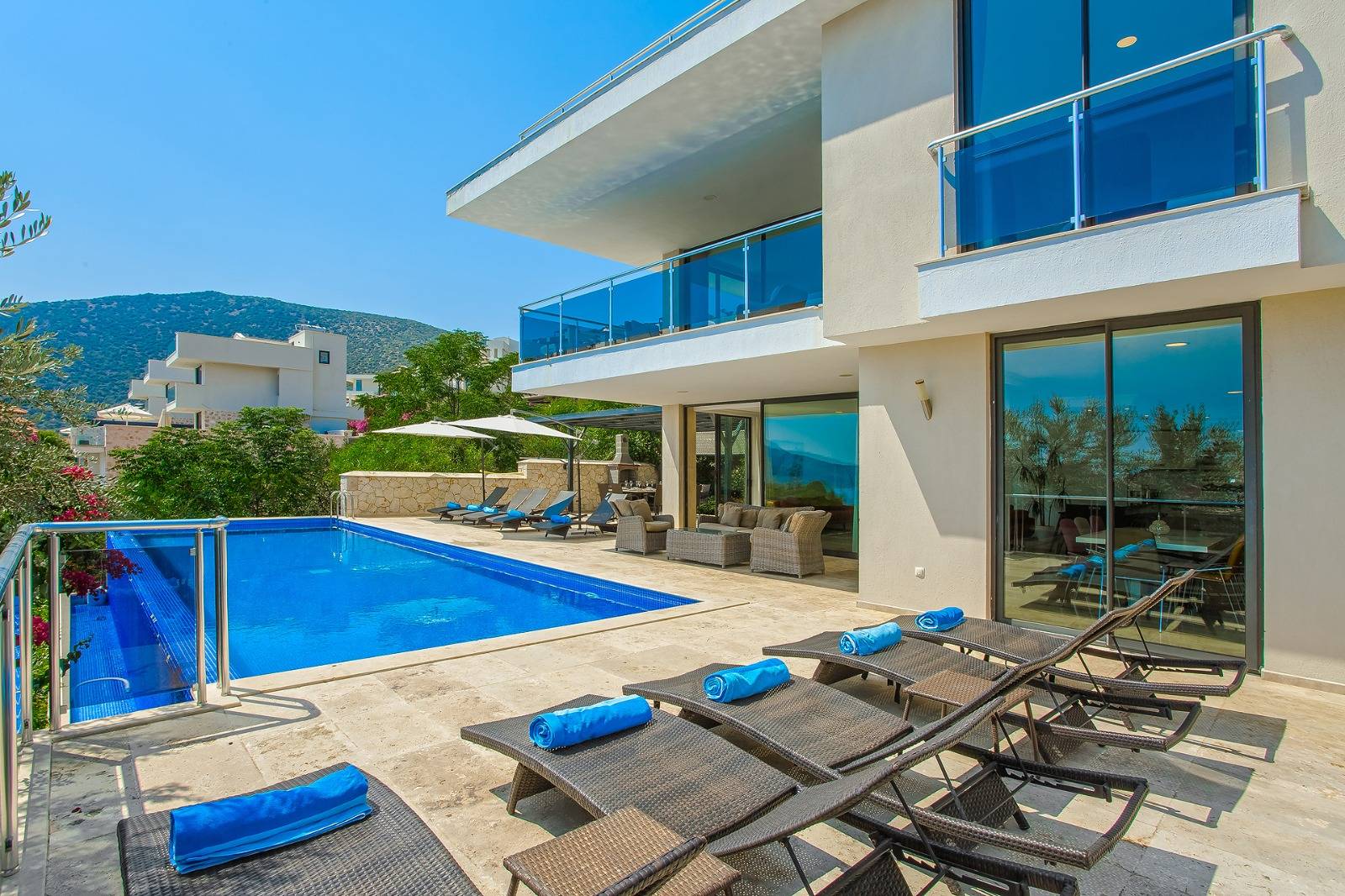Kaş Kalkan'da Benzersiz Deniz Manzaralı, Özel Havuzlu, Geniş Villa