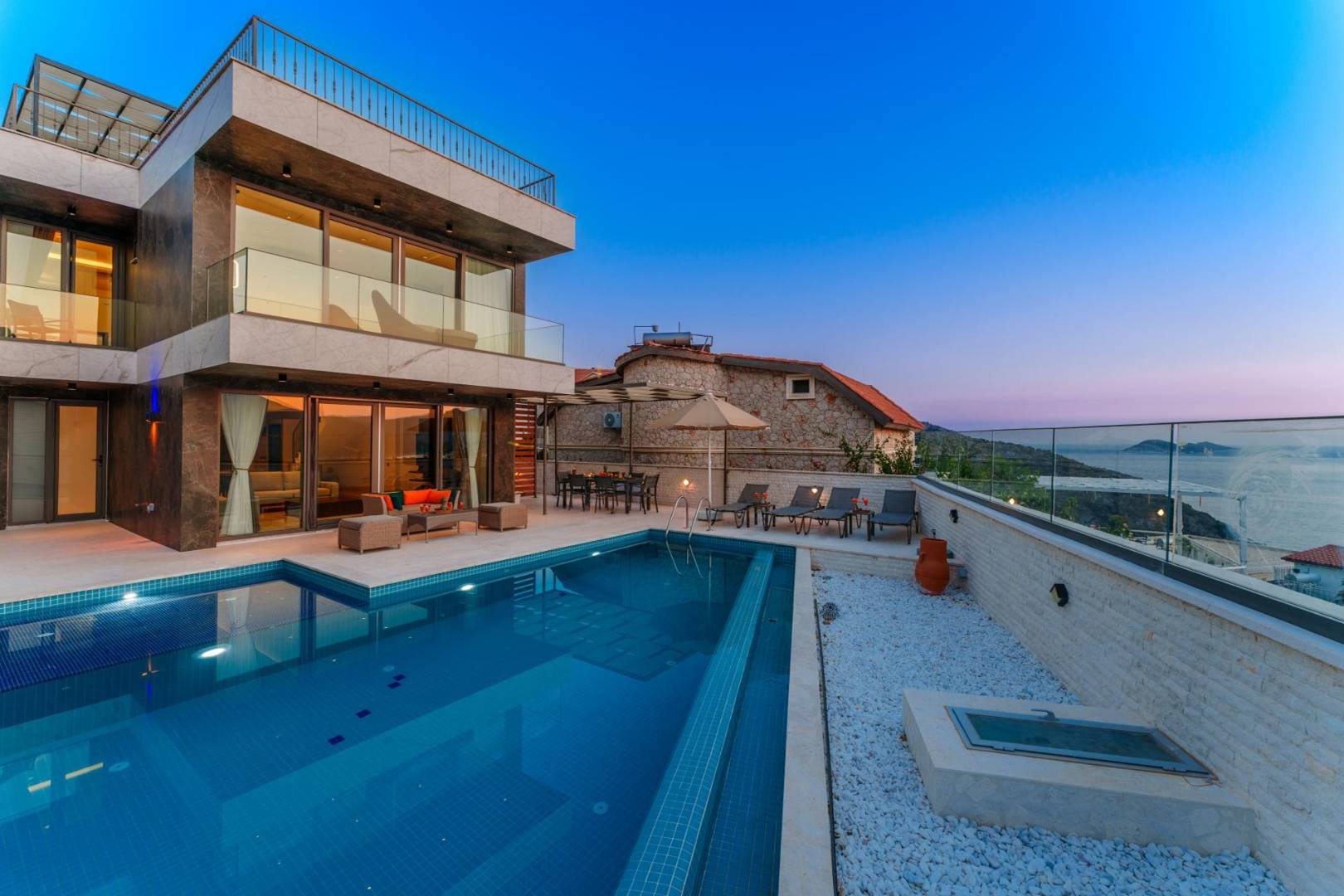 Kaş Kalkan'da Enfes Deniz Manzaralı, Özel Havuzlu, İkiz Villa