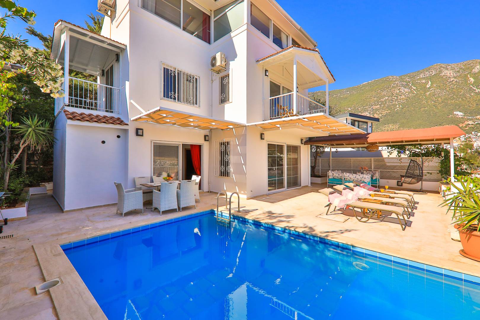 Kaş Kalkan'da Deniz Manzaralı, Özel Havuzlu, 3+1 Lüks Villa