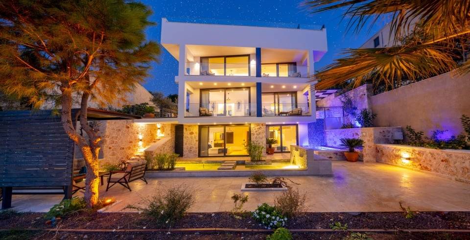 Kaş Kalkan'da Enfes Deniz Manzaralı, Özel Havuzlu, Modern Villa