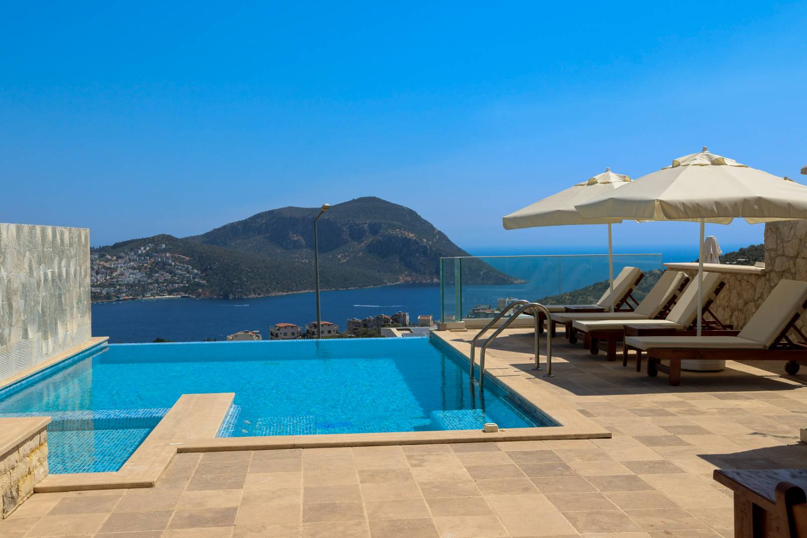 Kaş Kalkan'da Muhteşem Deniz Manzaralı, Özel Havuzlu, Konforlu Villa