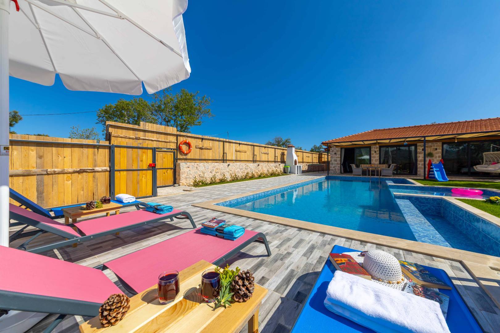 Kaş Kalkan'da Muhteşem Doğa İçerisinde, Özel Havuzlu, Modern Tasarımlı Villa