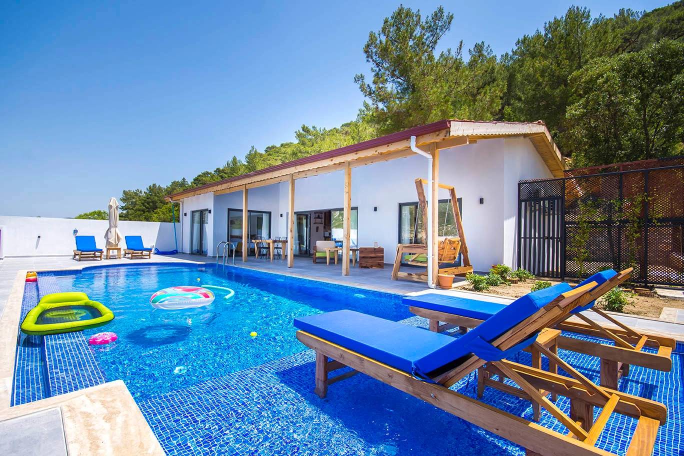 Kaş Sarıbelen'de Doğa İçerisinde, Özel Havuzlu, Modern Villa