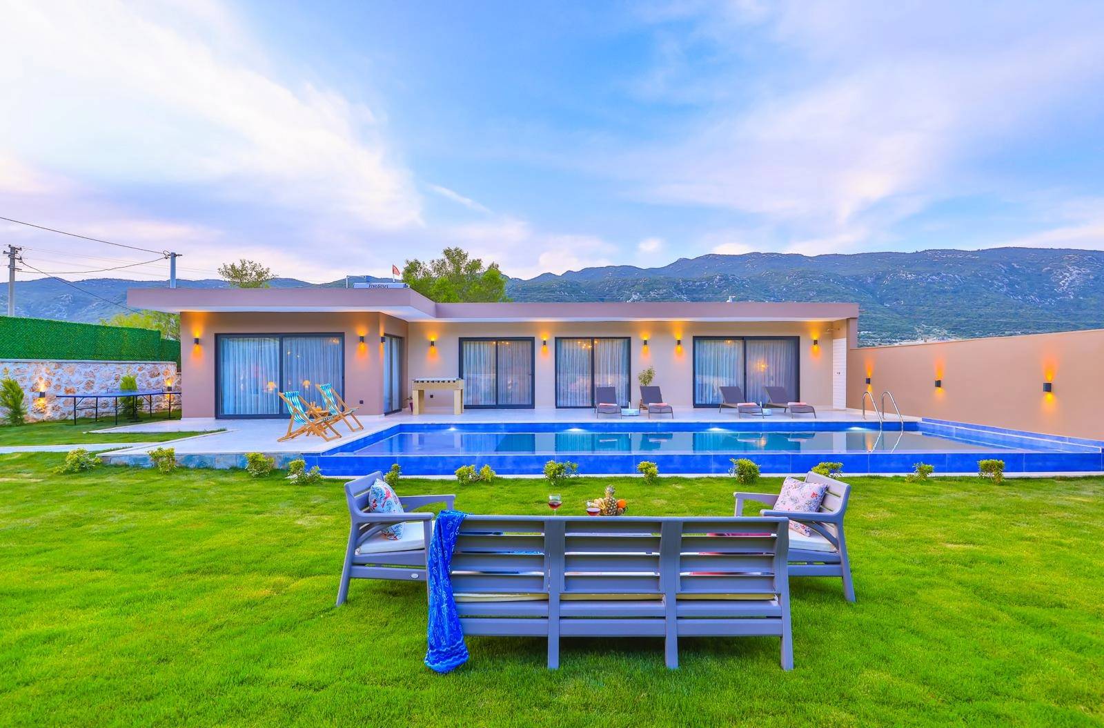 Kaş Sarıbelen'de Doğa İle İç İçe, Özel Havuzlu, 4 Kişilik Villa