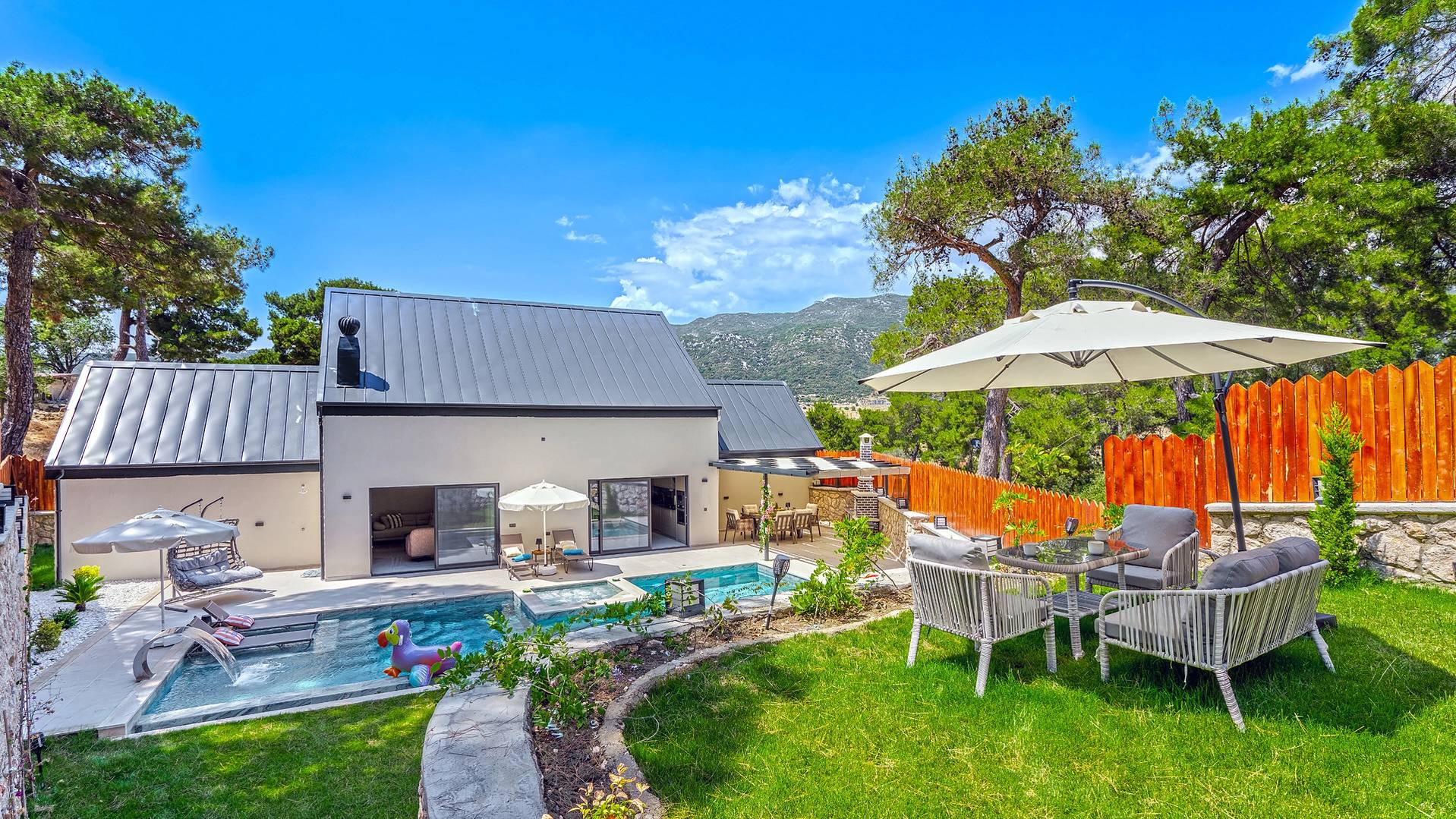 Kaş Sarıbelen'de Doğa İle İç İçe, Özel Havuzlu, Bahçeli Villa