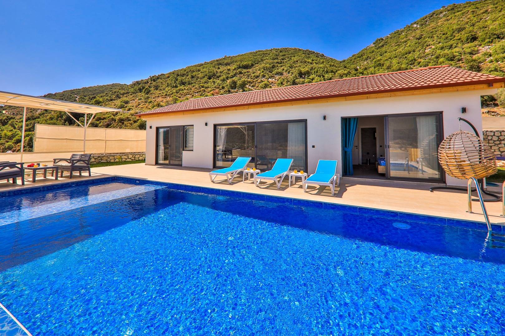 Kaş Sarıbelen'de Gözlerden Uzak Konumda, Özel Havuzlu, Muhafazakar Villa