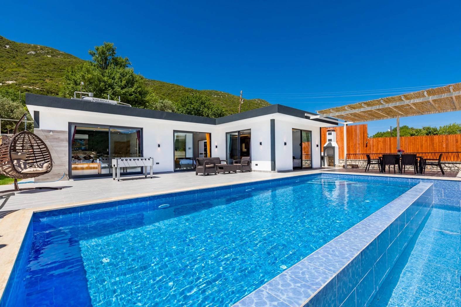 Kaş Sarıbelen'de Muhteşem Doğa Manzaralı, Özel Havuzlu, Lüks Villa