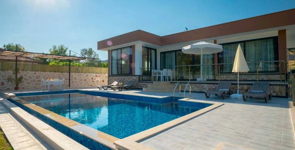 Kaş Sarıbelen'de Yemyeşil Bahçeli, Özel Havuzlu, Kiralık Villa