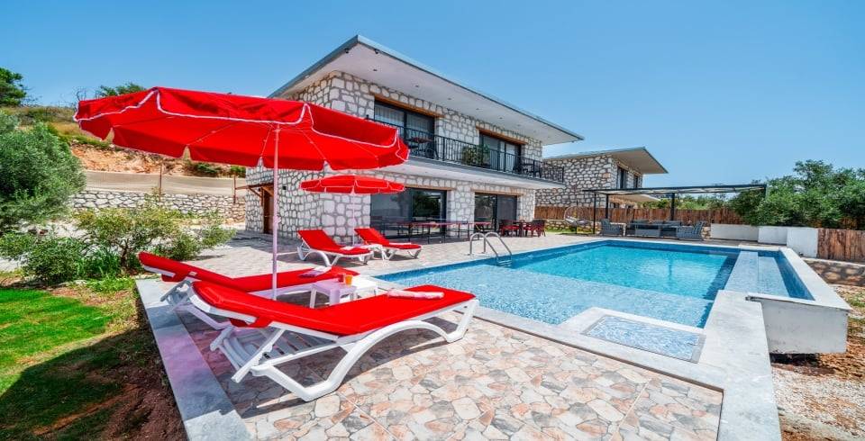 Kaş Üzümlü'de Doğa Manzaralı, Özel Havuzlu, 5 Kişilik Villa