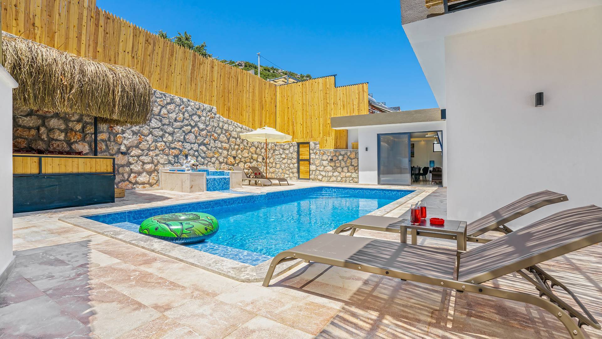 Kaş İslamlar'da Çekirdek Ailelere Uygun, Özel Havuzlu, Modern Villa