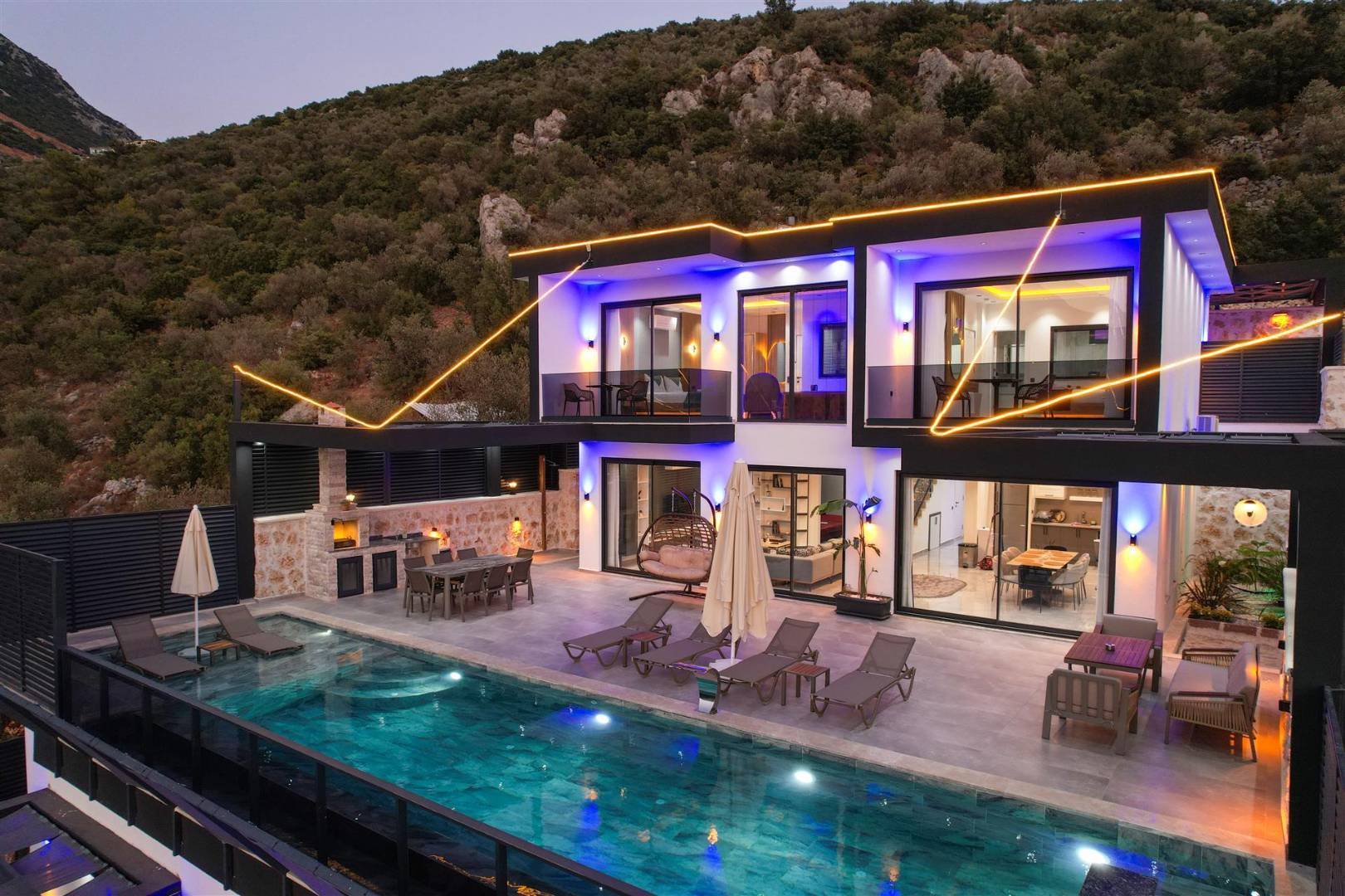 Kaş Kalkan'da Enfes Doğada, Özel Havuzlu, Lüks Tasarımlı Villa