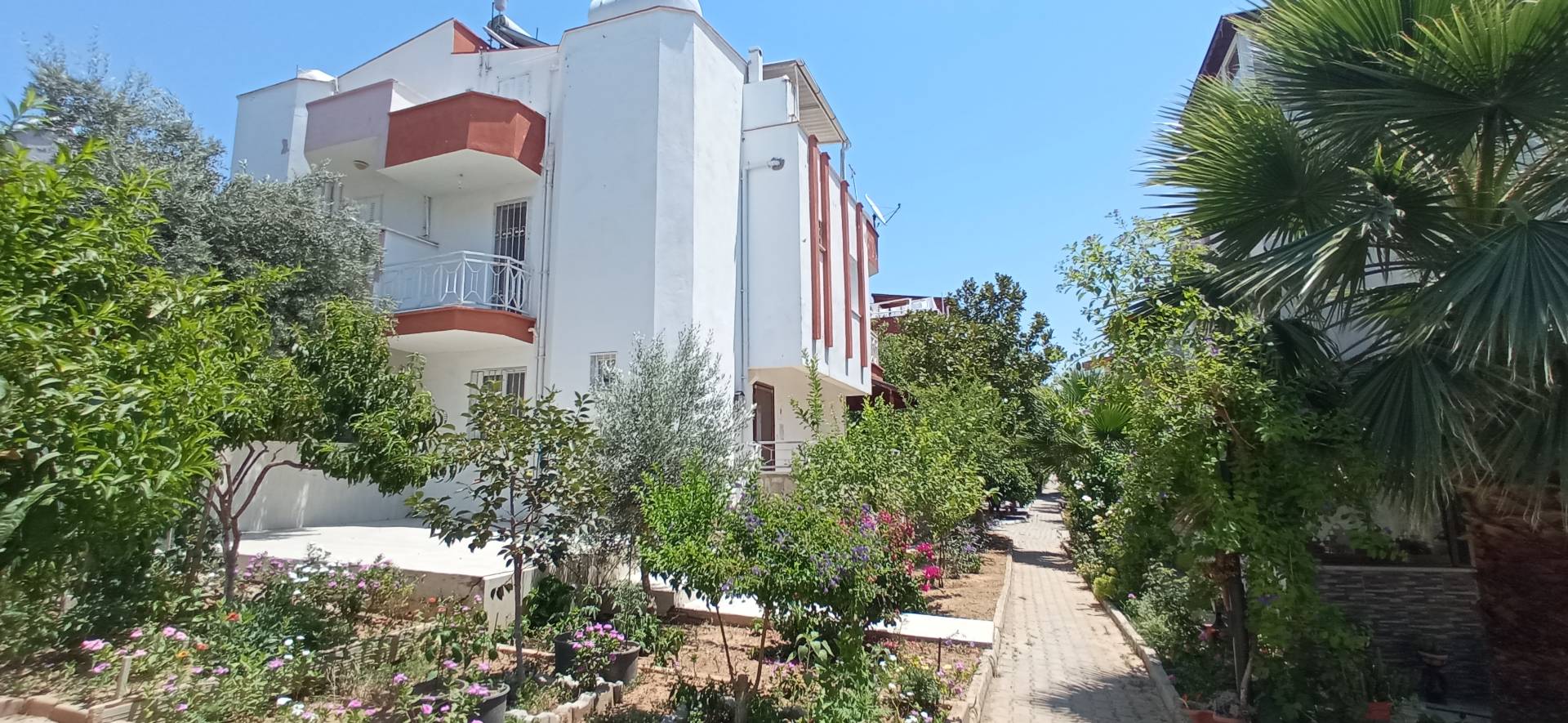 Aydın Kuşadası'nda Merkeze ve Plaja Yakın,  4+1, Konforlu Villa