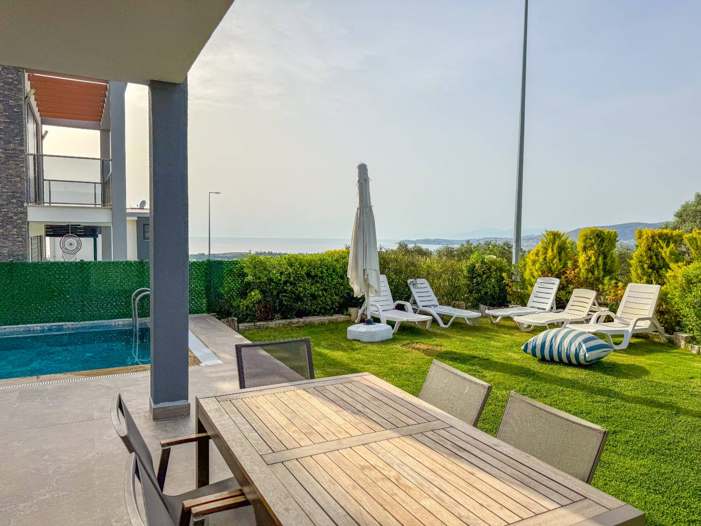 Kuşadası Soğucak'ta Deniz Manzaralı, Özel Havuzlu, Muhteşem Doğa içerisinde Villa