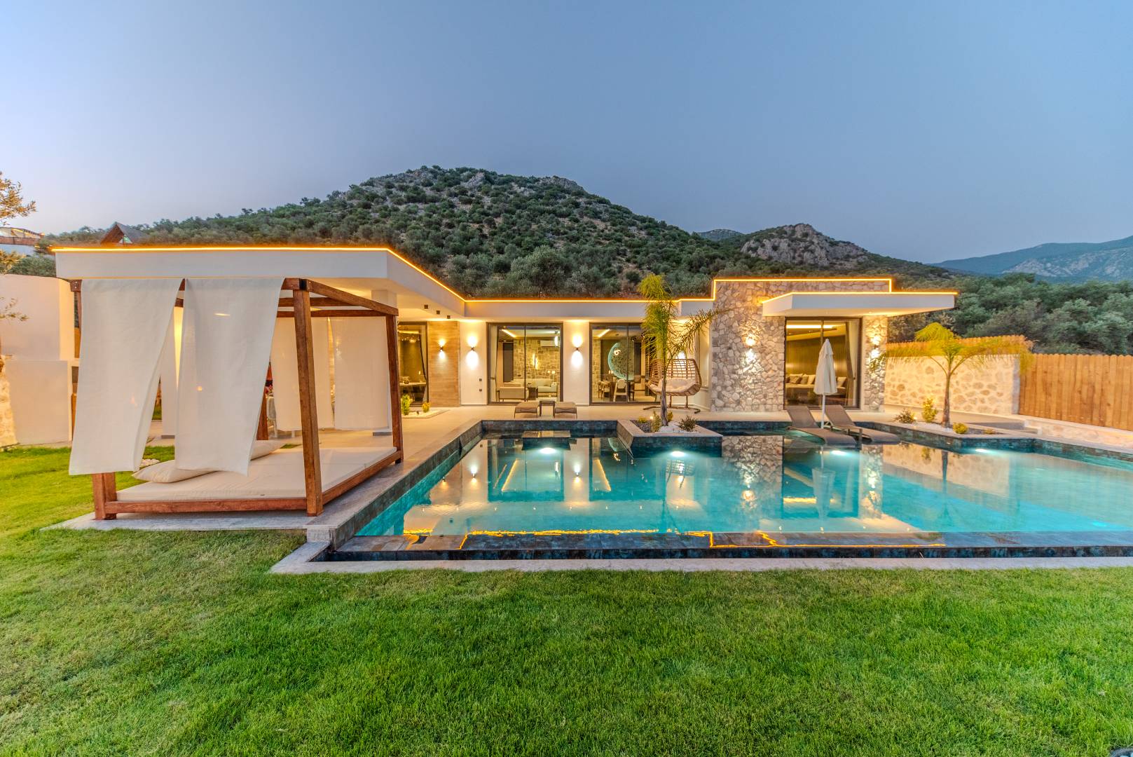 Kaş Çavdır'da, Çekirdek Ailelere Uygun, Özel Havuzlu, Modern Villa