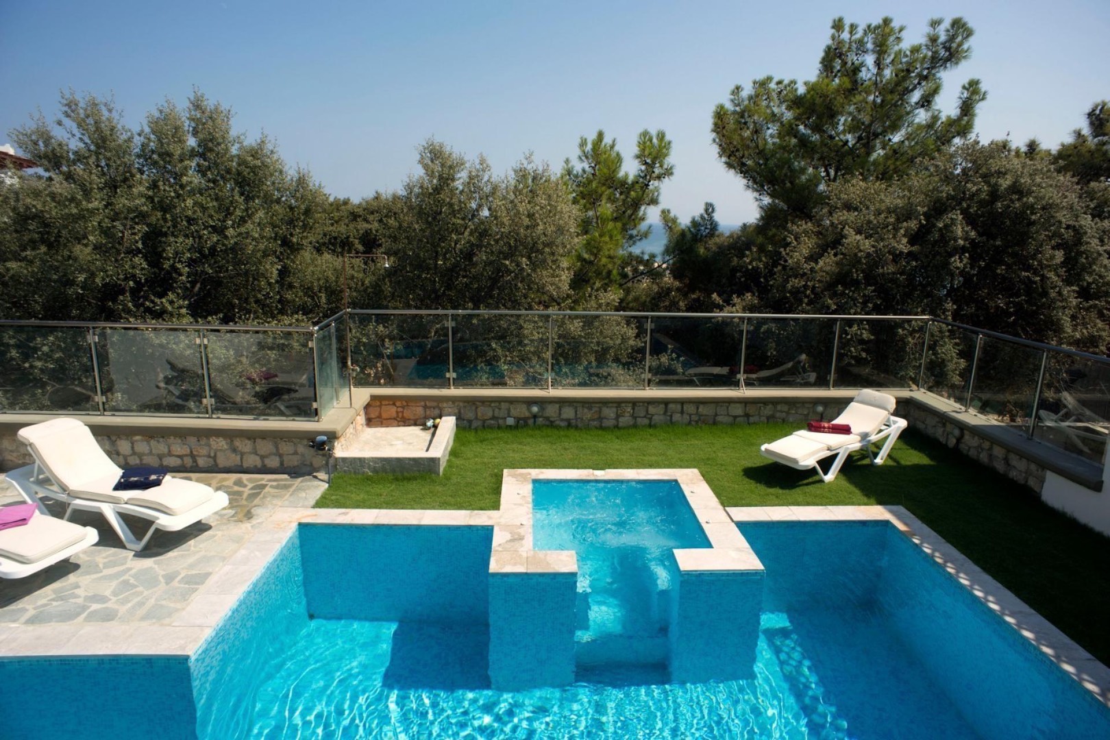 Rodos Refki'de Muhteşem Tasarımlı, Özel Havuzlu, Şık Villa 