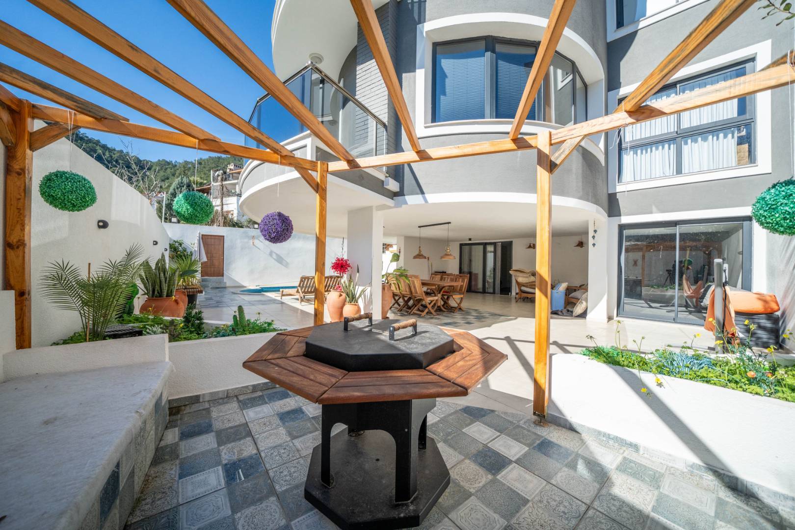 Marmaris Armutalan'da Muhteşem Tasarımlı, Özel Havuzlu, Modern Villa 
