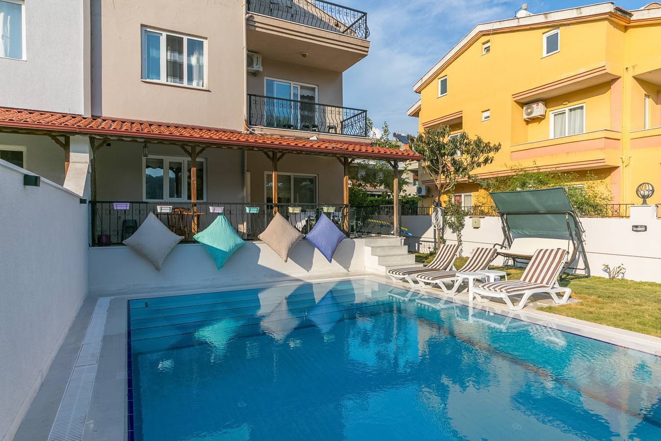 Marmaris Armutalan'da Yemyeşil Doğada, Bahçeli, Özel Havuzlu, Kiralık Villa 