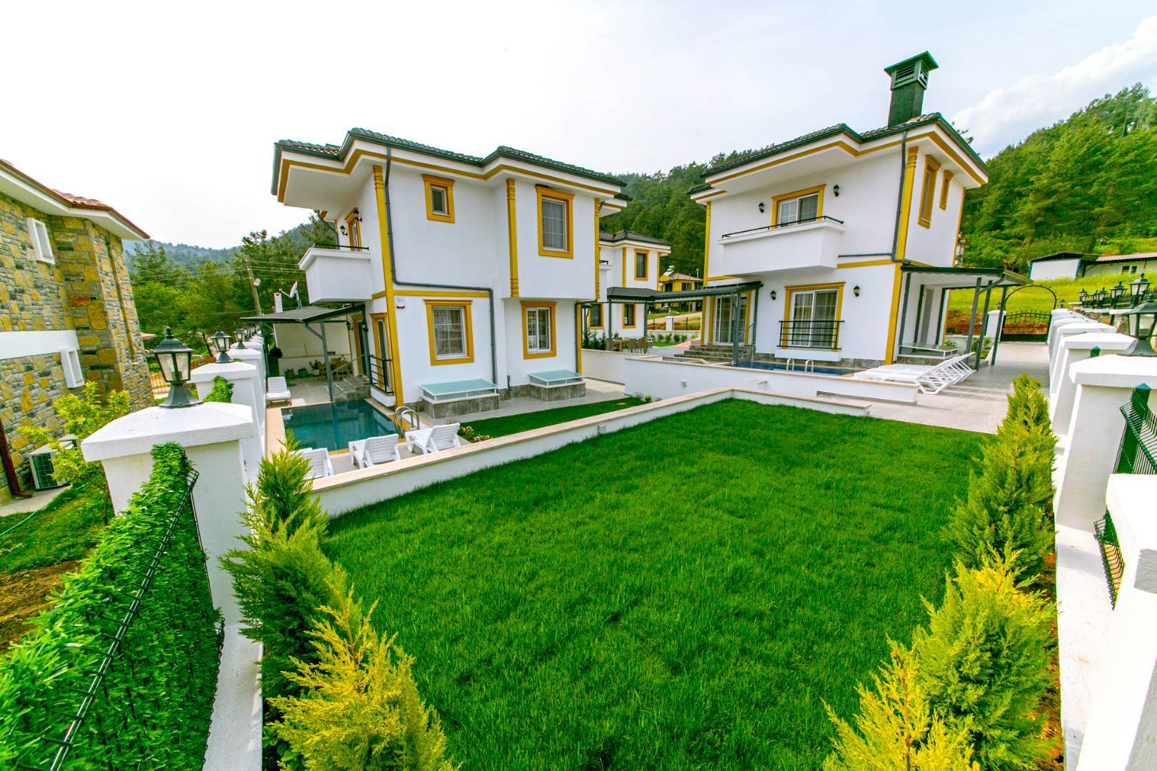 Marmaris Çetibeli'nde Sakin Konumda, Özel Yetişkin ve Çocuk Havuzlu, 6 Kişilik Villa