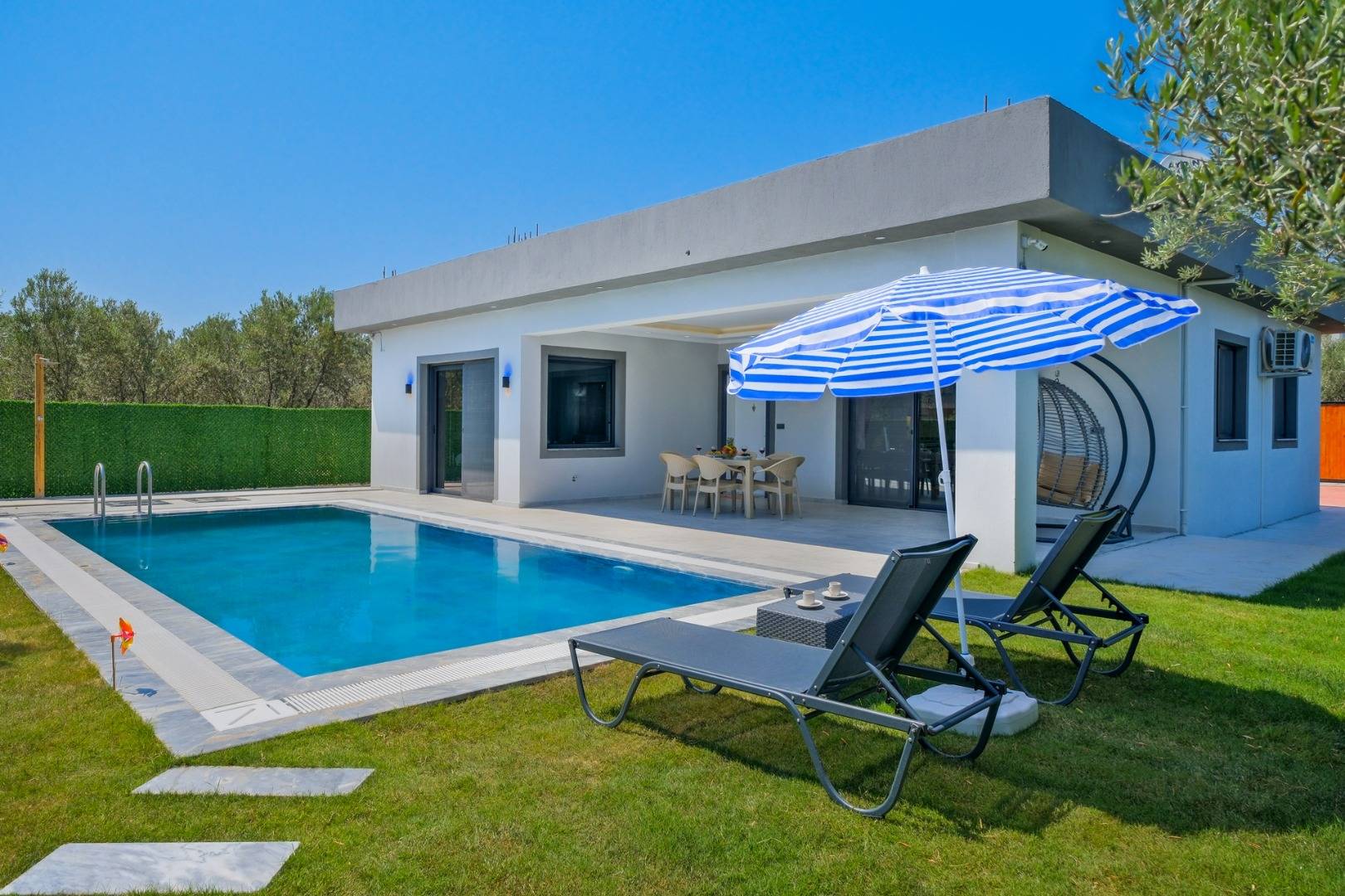 Muğla Karaçulha'da Balayı Çiftlerine Uygun, Özel Havuzlu, Modern Villa