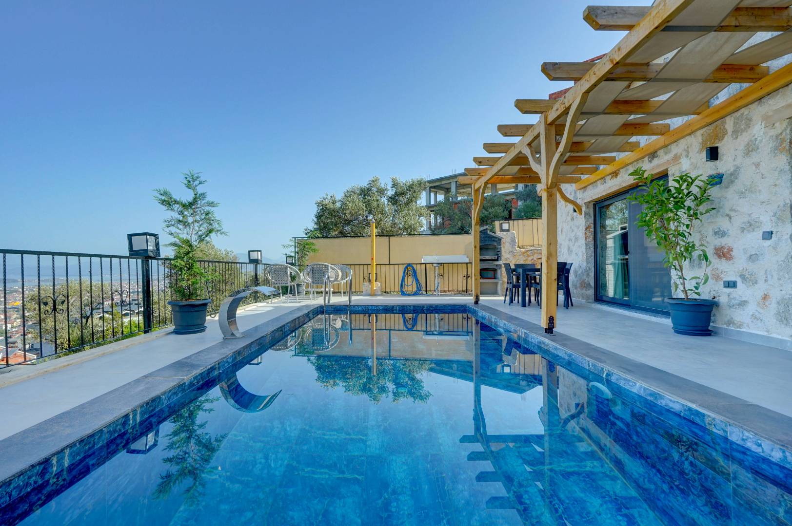 Fethiye'de Doğanın İçinde, Deniz Manzaralı, Özel Havuzlu, Modern Villa