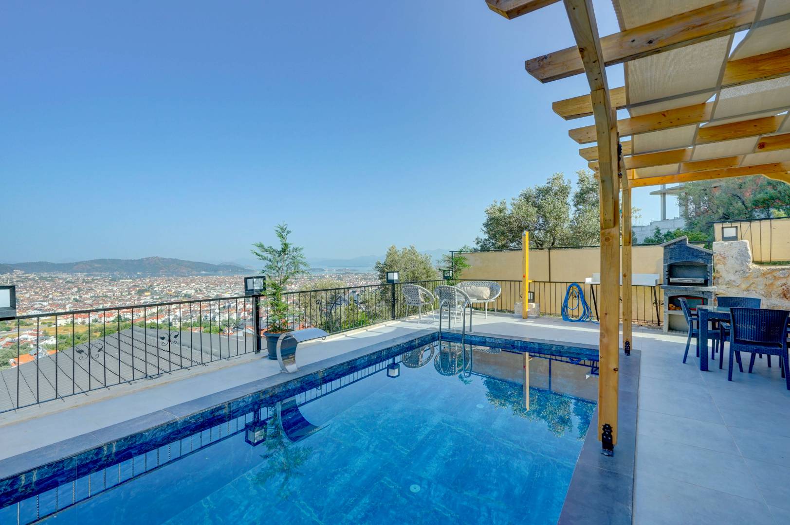 Fethiye'de Doğanın İçinde, Deniz Manzaralı, Özel Havuzlu, Modern Villa