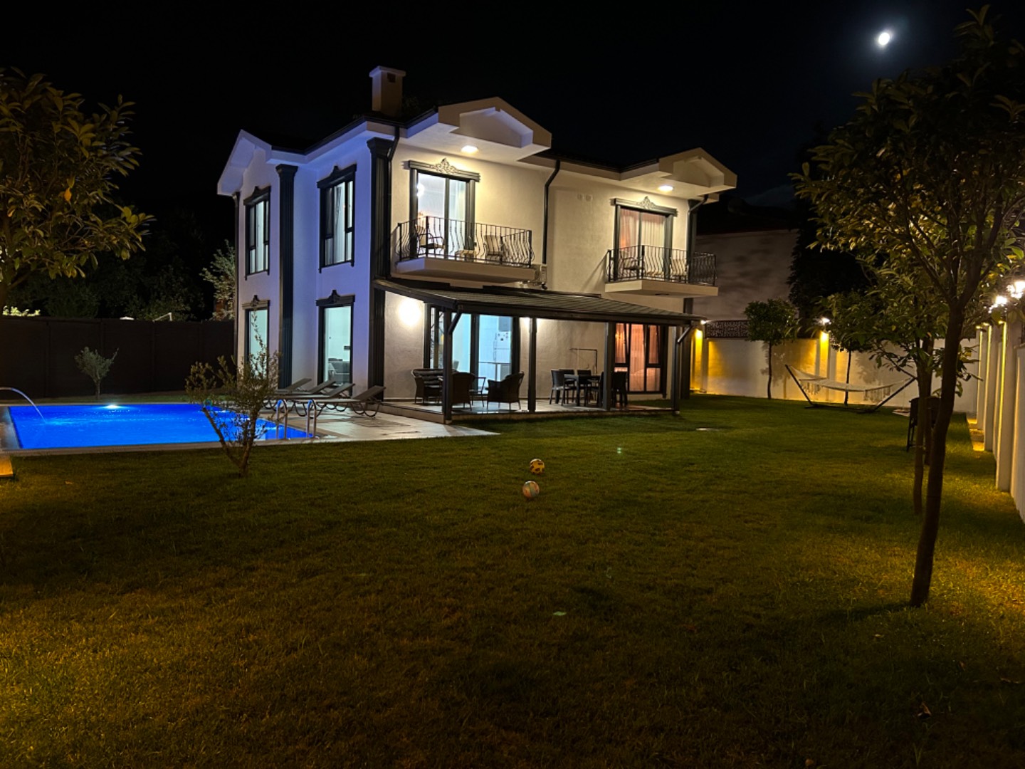 Sakarya Sapanca'da Geniş Bahçeli, Özel Havuzlu, Lüks Villa-34082
