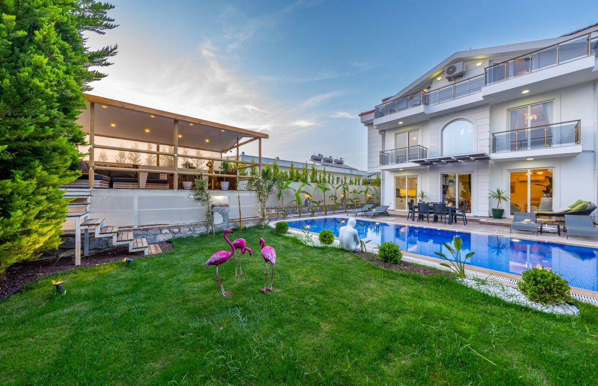 Fethiye Ölüdeniz'de Yemyeşil Bahçeli, Özel Havuzlu, Modern Villa