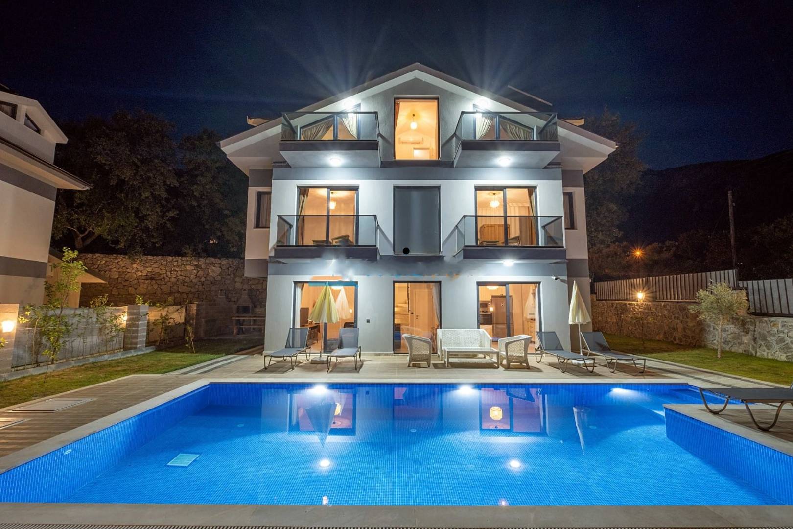 Fethiye Ölüdeniz'de Modern Tasarımlı, Özel Havuzlu, 8 Kişilik Villa