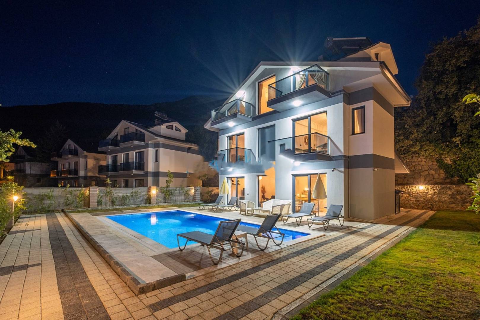 Fethiye Ölüdeniz'de Modern Tasarımlı, Özel Havuzlu, 8 Kişilik Villa