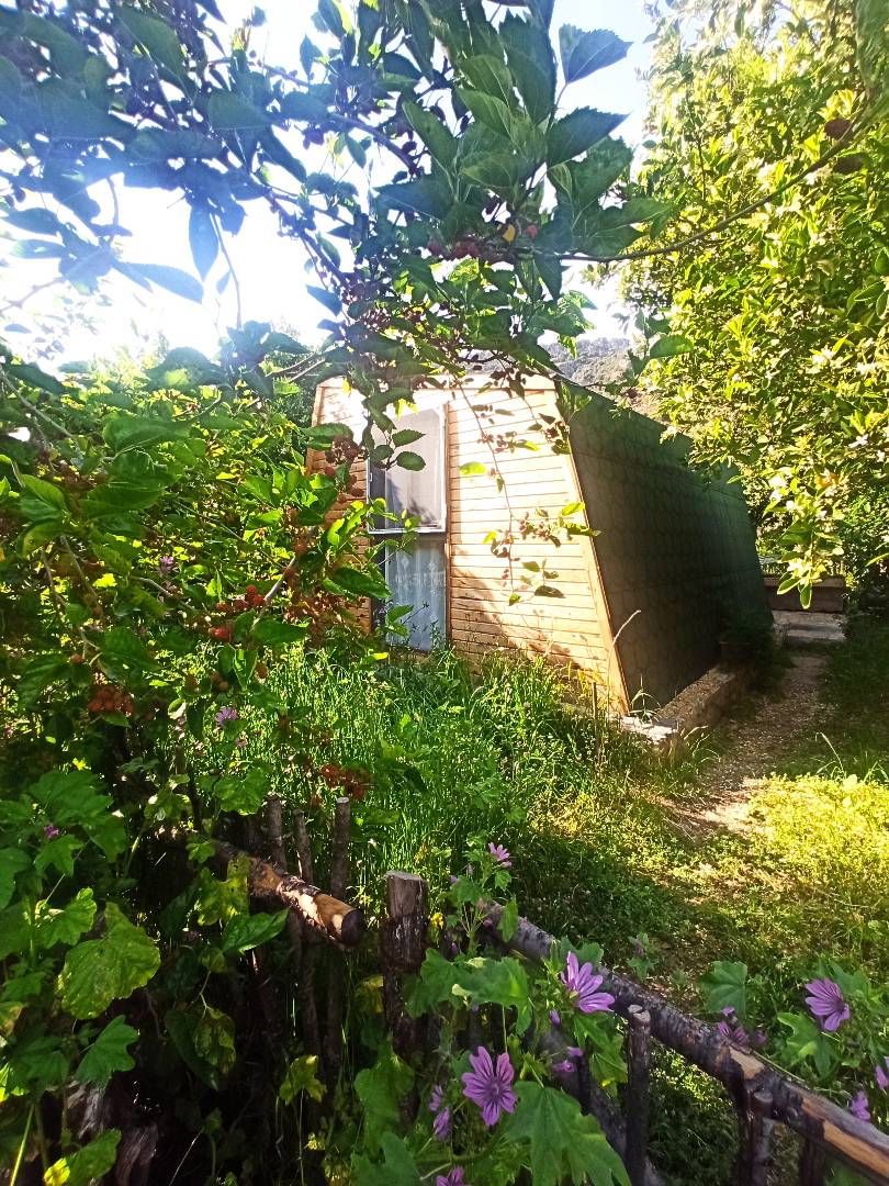 Ortaca'da Narince Bahçesi İçerisinde, Sakin Konumda, Şirin Bungalov
