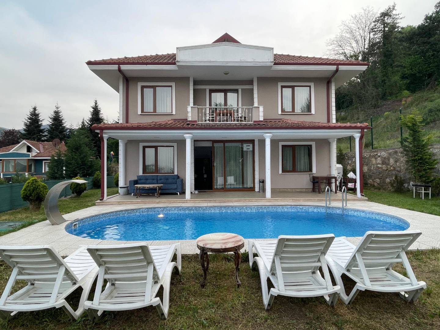 Sakarya Sapanca'da Geniş Aileler İçin Uygun, Özel Havuzlu, Modern Tasarımlı Villa