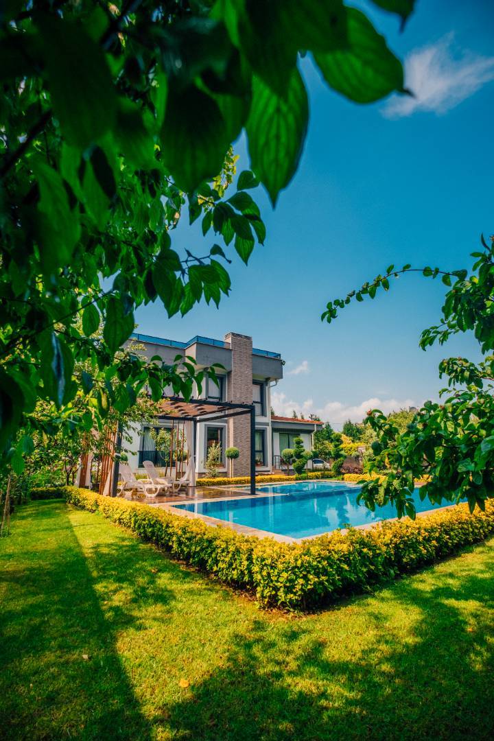Sapanca Kırkpınar'da Göle Yakın, Özel Havuzlu ve Bahçeli, 6+2 Lüks Villa