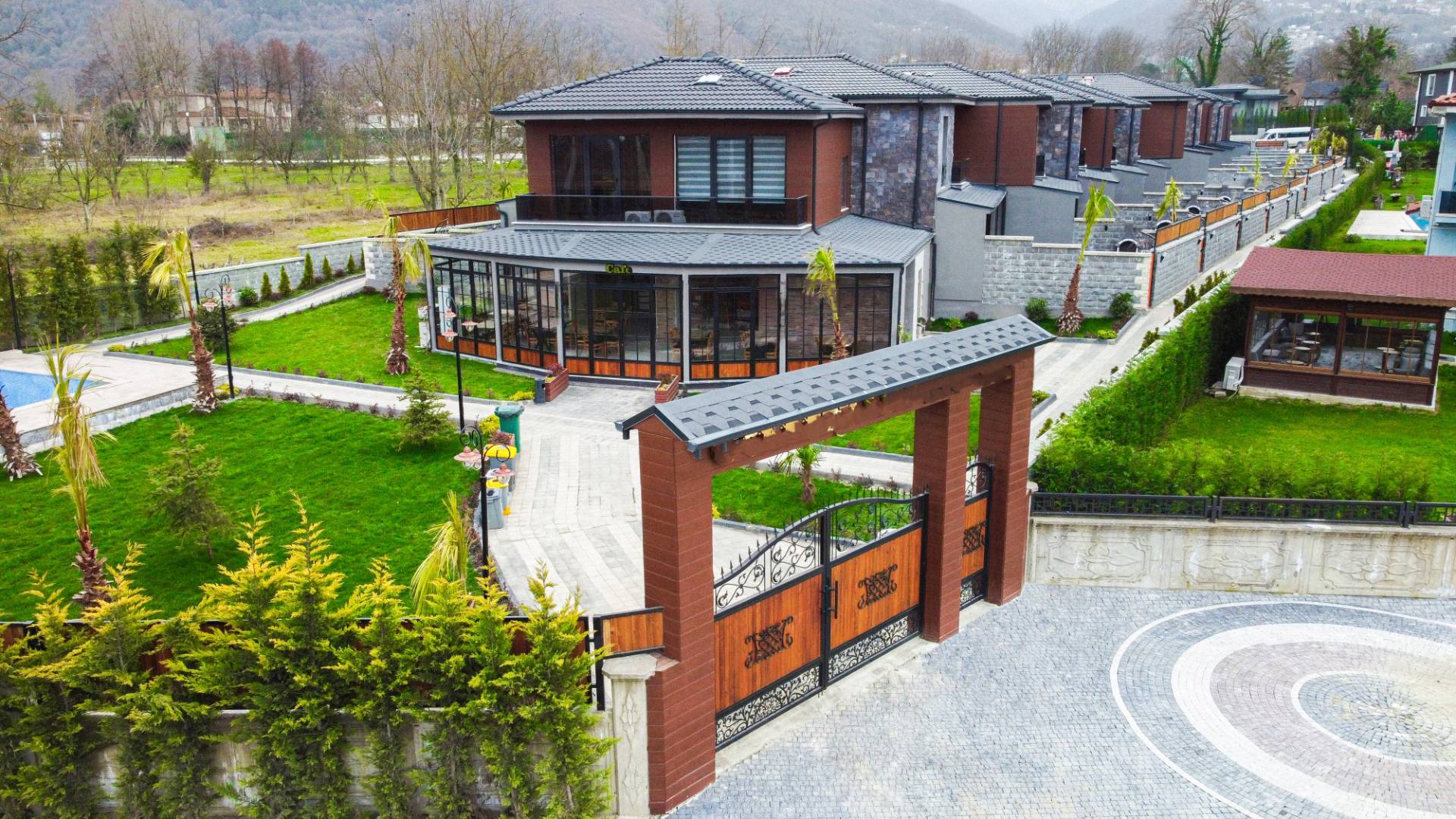 Sapanca Kırkpınar'da Modern Tasarıma Sahip, Kapalı Havuzlu, Lüks Villa