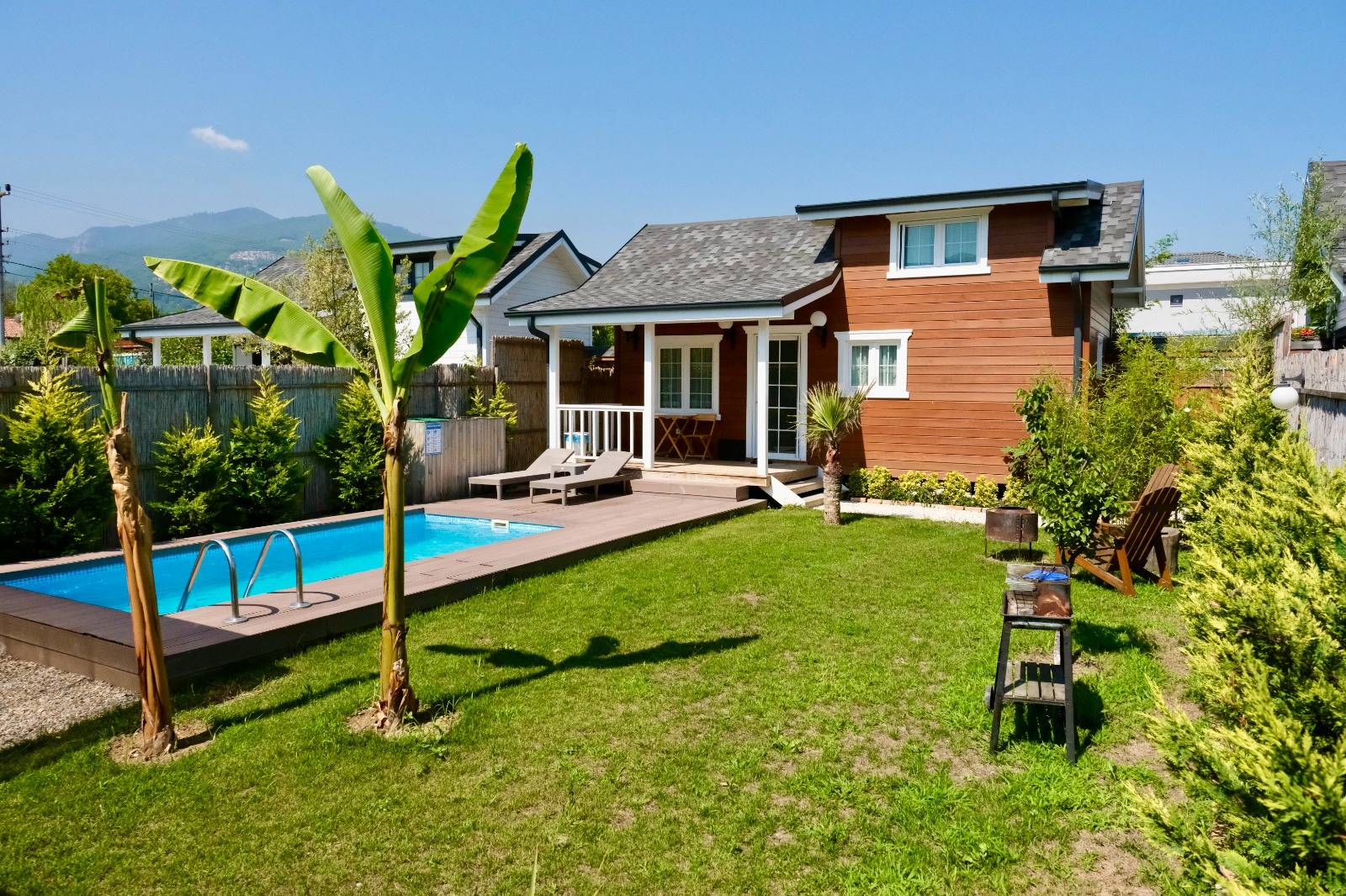 Sapanca Kırkpınar'da Muhteşem Doğafa, Isıtmalı Havuzlu, Konforlu Tiny House