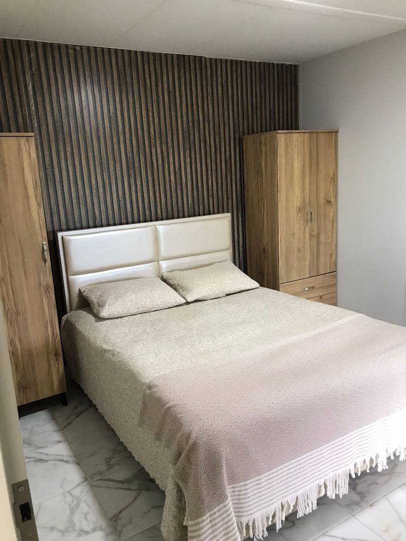Sapanca Memnuniye'de Geniş Bahçeli, Şömineli ve Jakuzili, Şık Villa