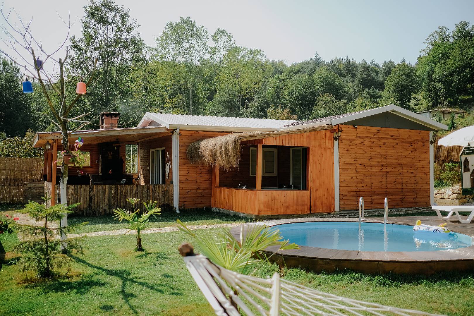 Sapanca Memnuniye'de Geniş Bahçeli, Şömineli ve Jakuzili, Şık Villa